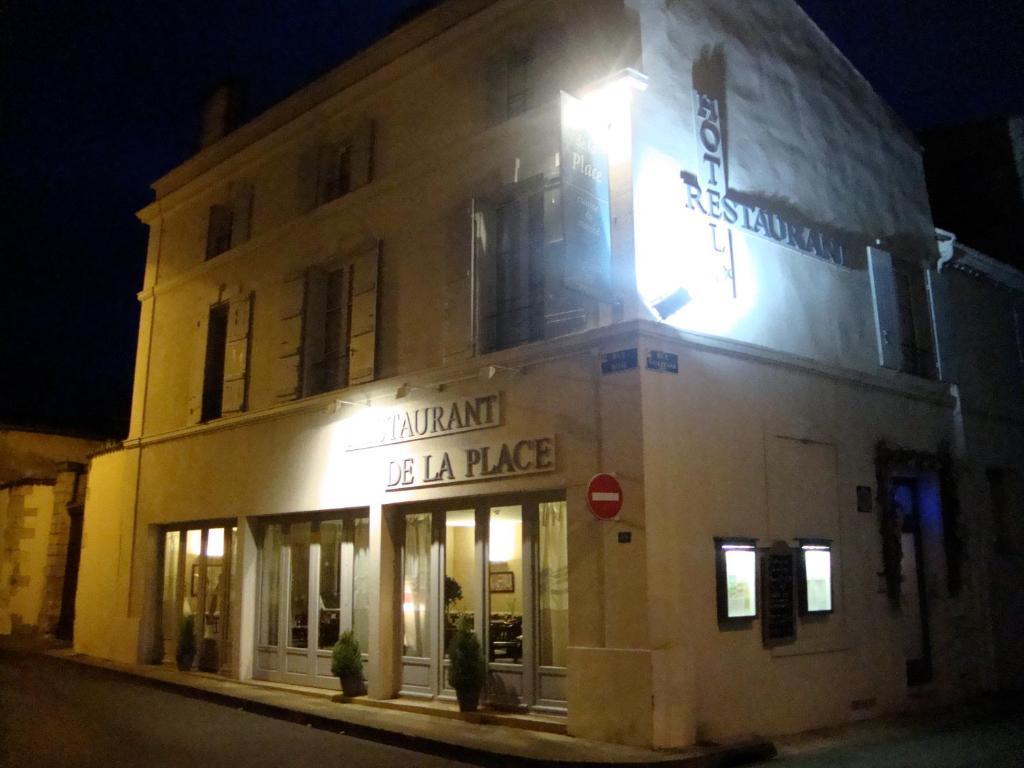 Hotel Restaurant De La Place Saint-Jean-d'Angely Ngoại thất bức ảnh
